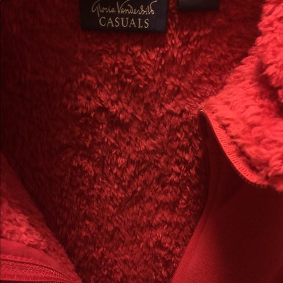 Red vest warm and fuzzy - Picture 2 of 5